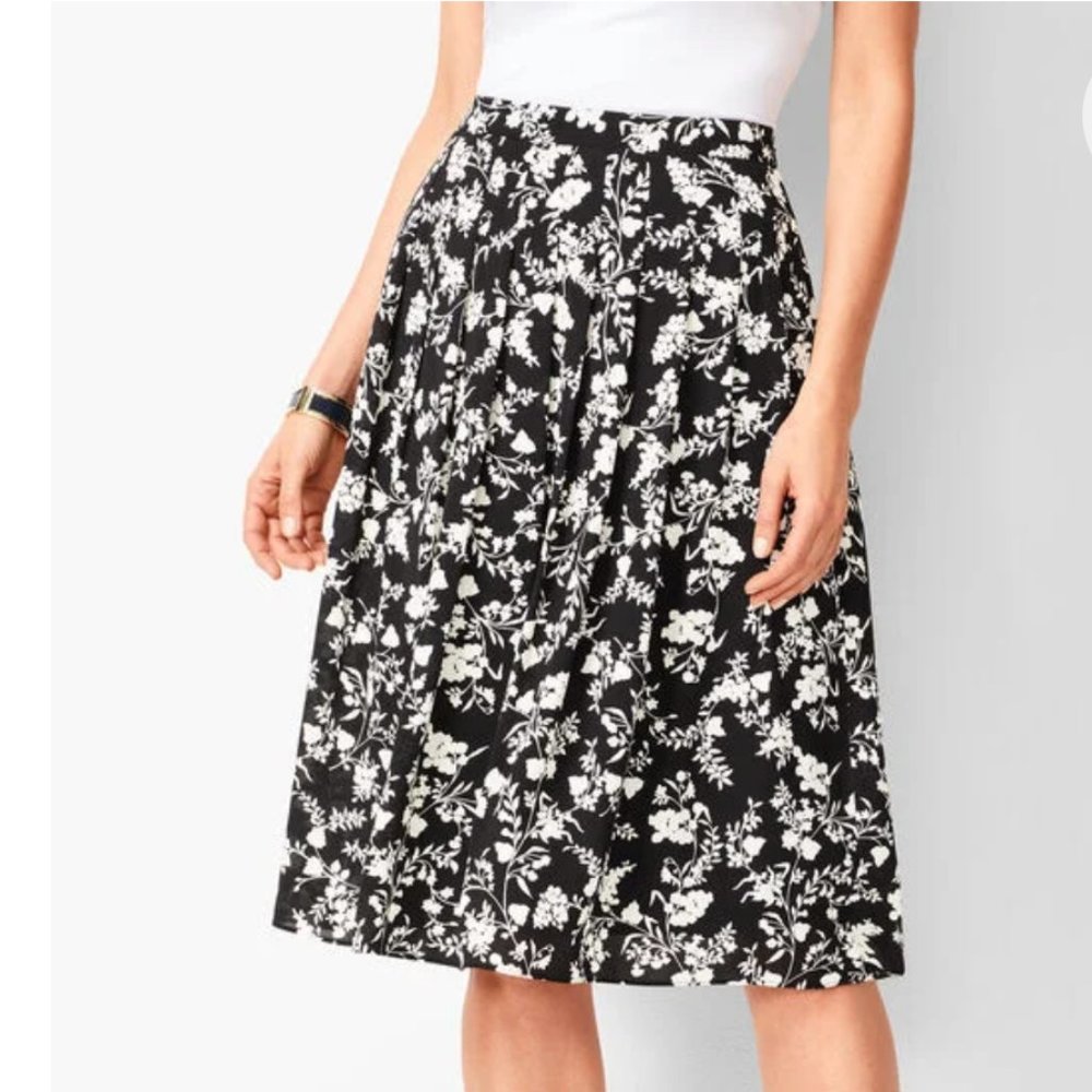 Talbots Skirt Women's Sz 16 Black w/White Floral Pleated Midi.‎